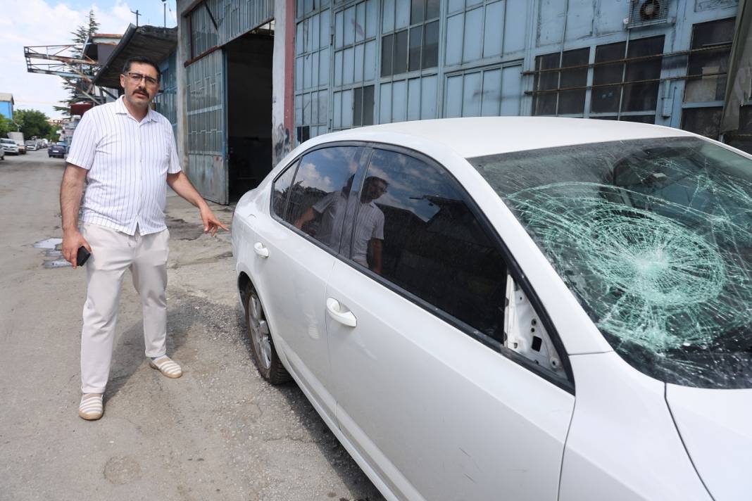 Konya'da bir kişi komşusunun aracını parçaladı! İşte sebebi ve milyonluk aracın zararı 4